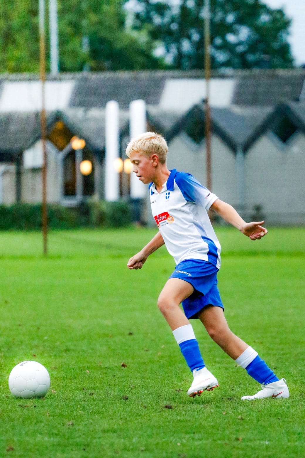Daan in ZAC-tenue tijdens een voetbalwedstrijd